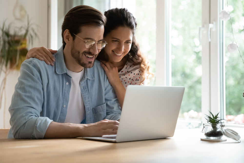 Couple computer Mexico Mortgage Hub